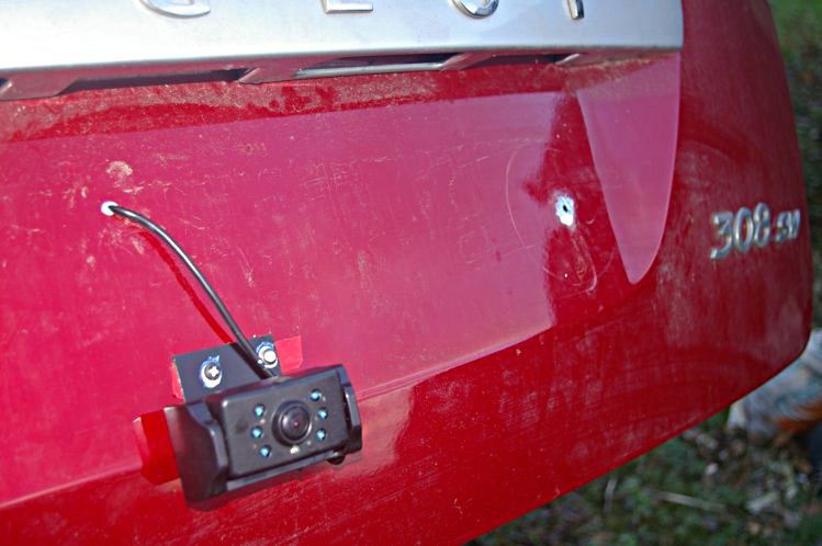 Fitting a Peugeot 308SW reversing camera step D-2a